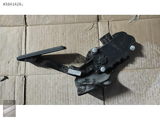 G VOYAGER GAZ PEDAL P04861650AB