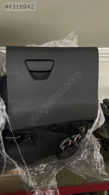 COURİER TORPİDO KAPAĞI ORJİNAAL ÇIKMA PARÇAA