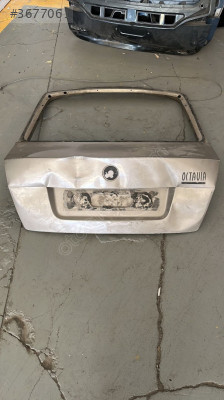 Skoda octiva bagaj kapağı