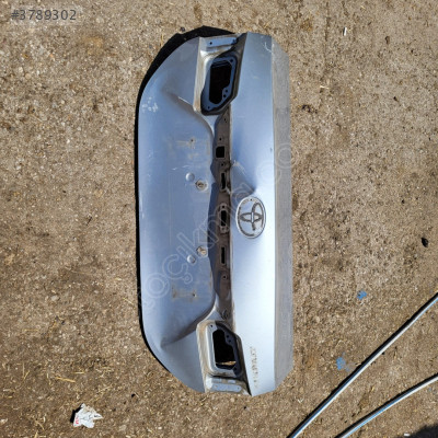Toyota corolla bagaj kapağı
