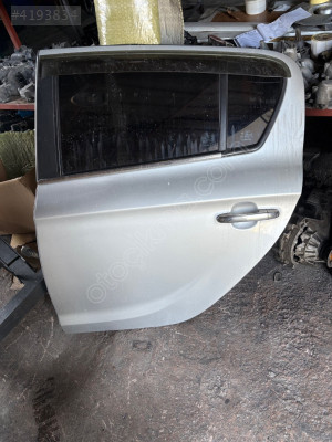 Hyundai i20 sol arka kapı çıkma orjinal dolu