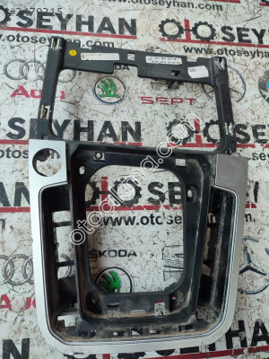3G1864263 Passat b8 vites konsolu üst cercevesi