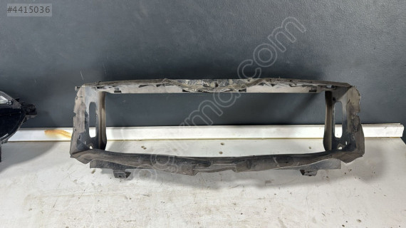 BMW 3 SERİ F30 LCİ ÜST HAVA KANAL MASKESİ 51747255413