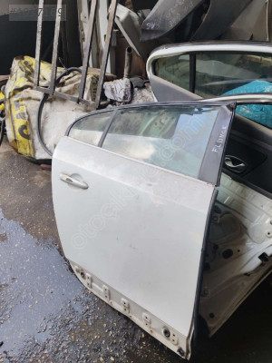 RENAULT FLUENCE SAĞ ARKA KAPI DOLU ÇELİKLER OTO ÇIKMA