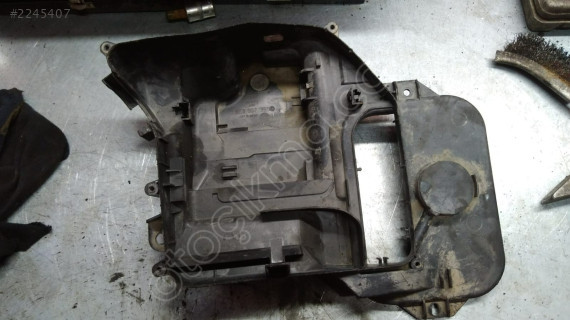 Audi A4-S4-RS4 (02-09) Beyin Alt Kutusu çıkma