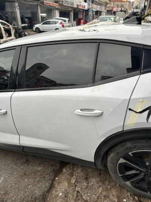 Peugeot 408 sağ arka kapı dolu orjinal