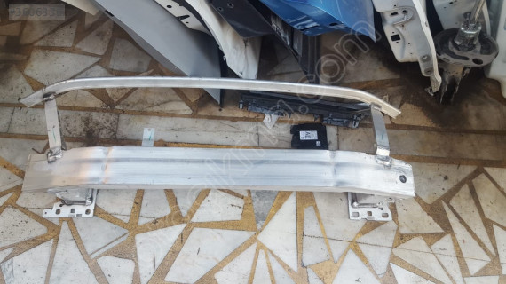 AUDİ Q3 ÇIKMA ÖN TAMPON DEMİRİ ORJİNAL