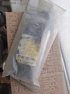 Renault 25 ön çamurluk çıta sol 7700781198