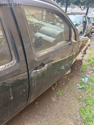 Nissan Navara sağ ön kapı