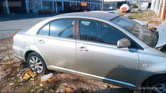 2004 Toyota Avensis kapılar
