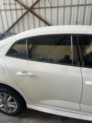 RENAULT MEGANE 4 ÇIKMA ORJİNAL HATASIZ SAĞ ARKA KAPI