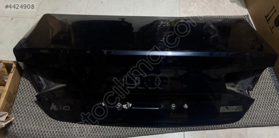 4HO827753B Audi A8 bagaj kapağı