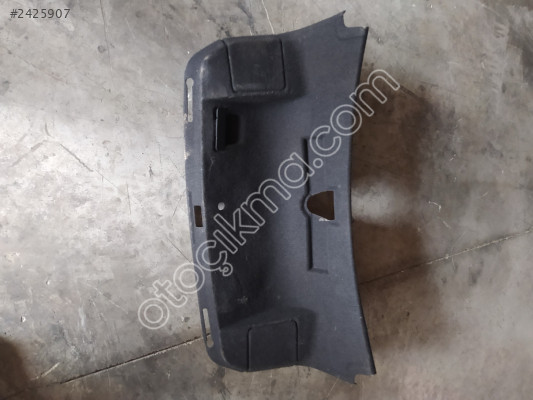 Audi A4 arka bagaj kapağı halısı