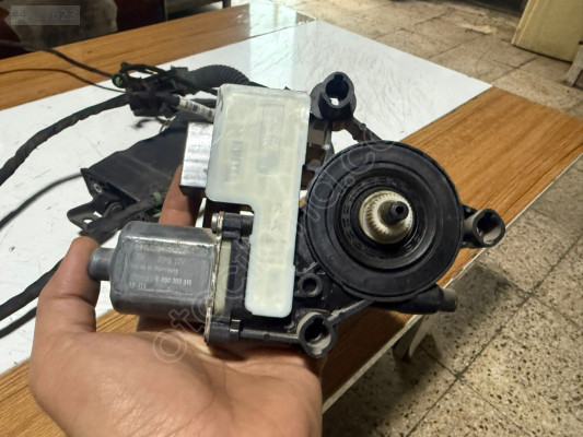 2017 SEAT LEON SOL ARKA KAPI CAM MOTORU ORJ ÇIKMA