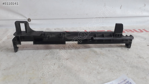 Mercedes C 204 BRAKET RADYATÖR BRAKETİ
