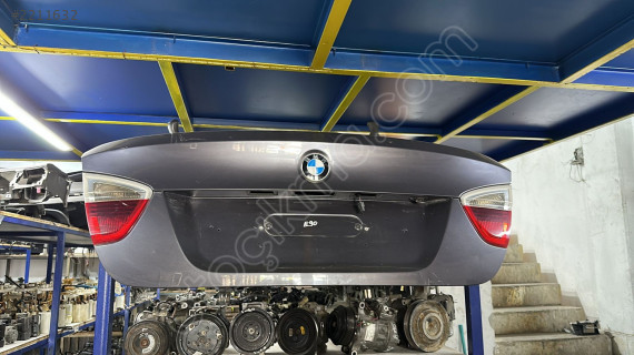 BMW 3.20 E90 ARKA BAGAJ KAPAĞI DOLU MG OTO
