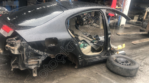 RENAULT LAGUNA3 SAĞ ARKA KESME ÇAMURLUK OTO FEDAİ