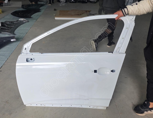 2020/2025 RENAULT CLİO BEYAZ SOL ÖN KAPI ORJ GÖÇÜKLÜK