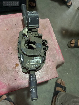 Renault Megane iki direksiyon sinyal kolu ve zemberek