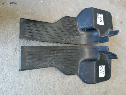 Ford Courier arka kapı basamak plastiği