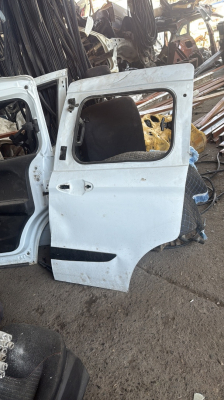Ford Courier sol raylı kapı