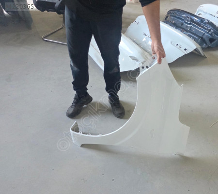 SEAT ARONA BEYAZ SOL ÖN ÇAMURLUK ORJINAL