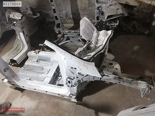 FORD FOCUS 3 SAĞ ÖN ÇEYREK KILIÇ SACI PODYE ORTA DİREK MARŞPİYEL