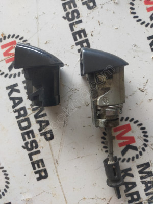 AUDİ Q3 KAPI KOLU BADEMİ 8T0837167A