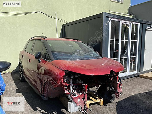 Citroen C3 Aircoss Sağ Ön Çamurluk Sökme Parça 20-24