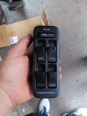 Mazda 323 cam düğmesi