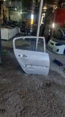 Renualt megane 2 model 2010  sag arka kapi