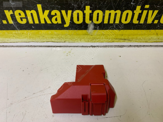 243124712R DACİA SANDERO 3 TALİANT CLİO 5 ROLE KUTU KAPAĞI ORJ