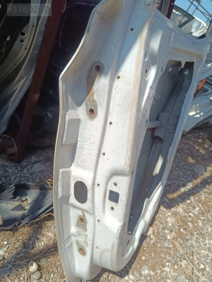 Hyundai accent sag arka kapı