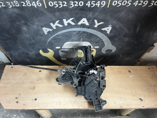 30753664 Volvo S40 Sağ ön Kapı Kilidi Çıkma Orjinal