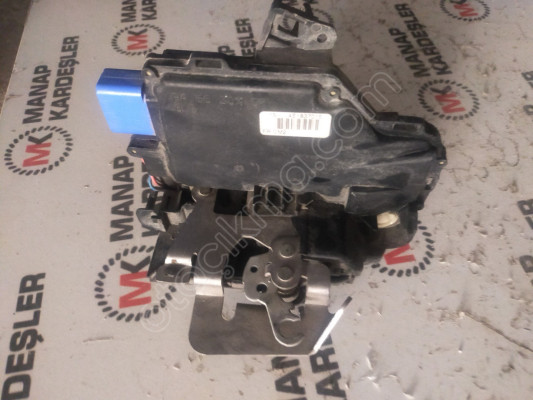 AUDİ A8 KAPI KİLİDİ ÖN SOL 4E1837015