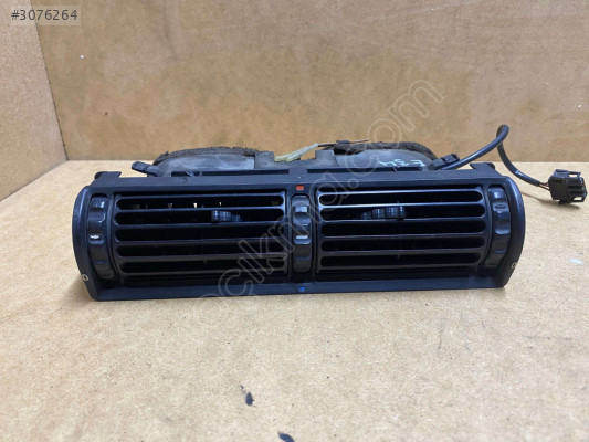 BMW E34 Orta Kalorifer Izgarası