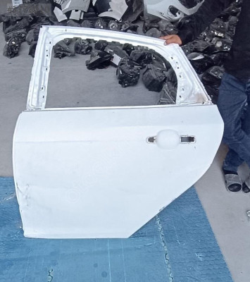 2012/2018 FORD FOCUS BEYAZ SOL ARKA KAPI ORJINAL LOKALLİK