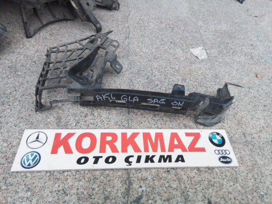 MERCEDES GLA A156 SAĞ ÖN FAR BRAKETI