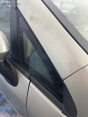 Fiat Linea sağ ön kelebek camı