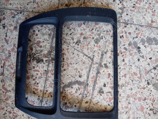 Volkswagen Jetta ekran cercevesi