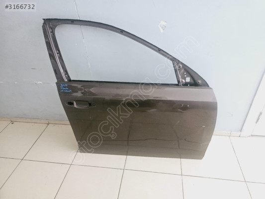 2013/2019 SKODA OCTOVİA KAHVERENGİ SAĞ ÖN KAPI ORJİNAL LOKALLİK