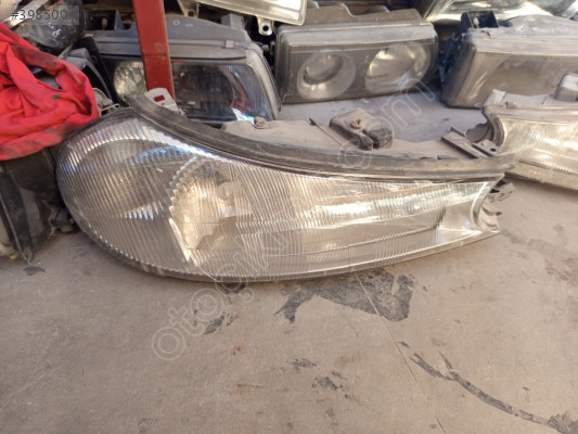 Ford Mondeo Sağ Ön Far