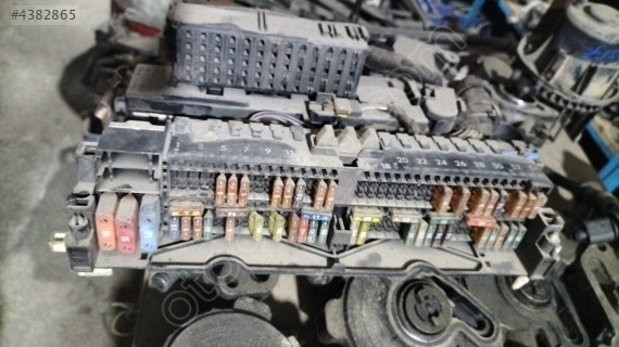 BMW E46 (E46) 320d sigorta kutusu