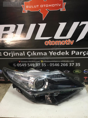 2012-2015 Toyota Auris Sağ Ön Far - Çıkma Parça