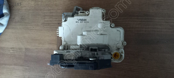 Passat B6 sol ön kapı kilidi OEM 3C1837015A çıkma