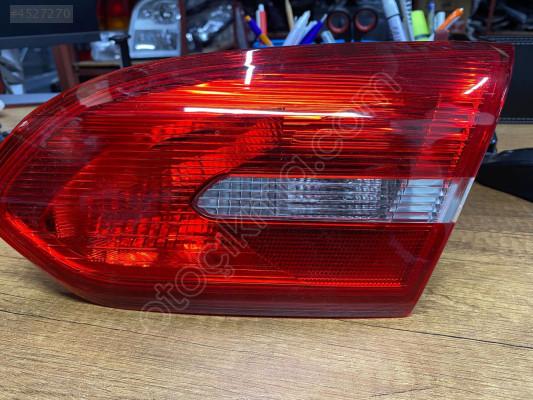 FORD FOCUS ORJİNAL YENİ SAĞ BAGAJ STOPU