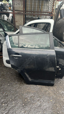 KİA SPORTAGE SAĞ ARKA KAPI KONUK OTO