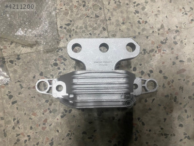 Opel İnsignia B Sağ Motor Kulağı