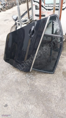 VW Jetta Sağ Arka Kapı - Orijinal Çıkma Parça