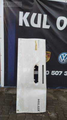 toyota hilux bagaj kapağı